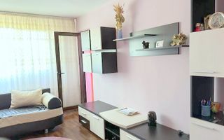 De vanzare apartament cu 3 camere, micro 38, et. 3, 63.000 euro - Poză 2