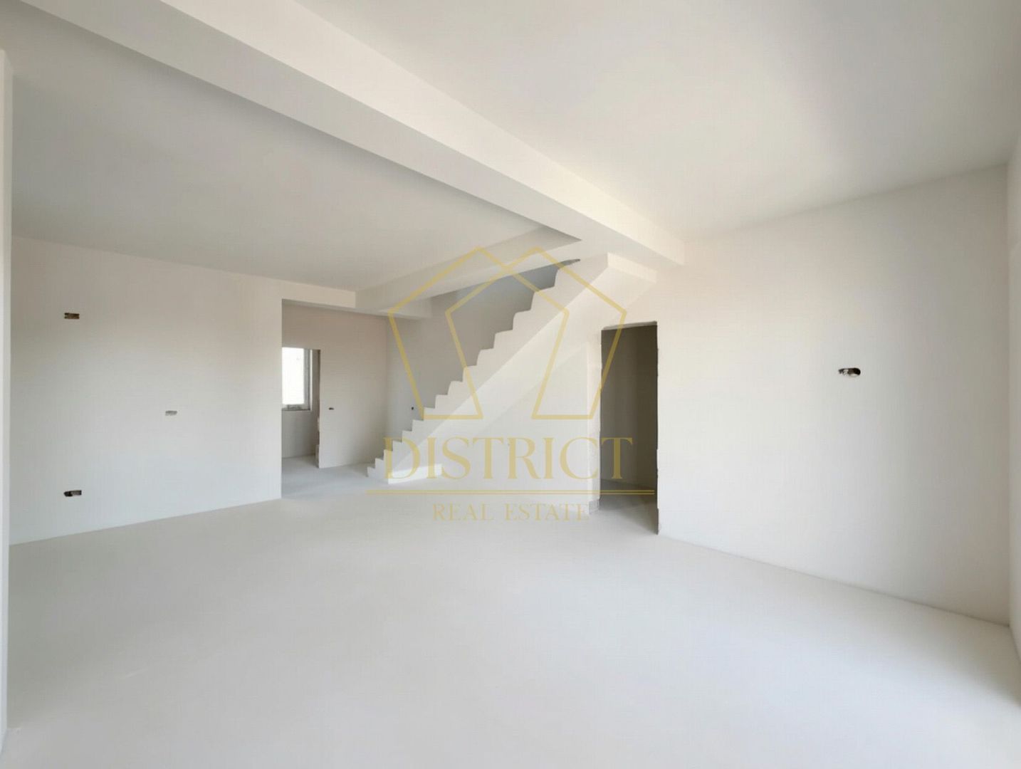 Duplex cu 4 camere, despărțit prin camera tehnica | Mosnita Noua | Barista - Poză 1