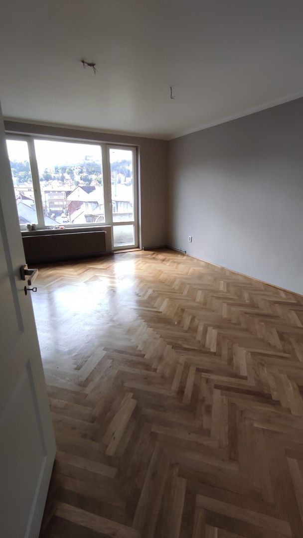 Apartament cu 3 camere  in zona centrala a Brasovului - Poză 4