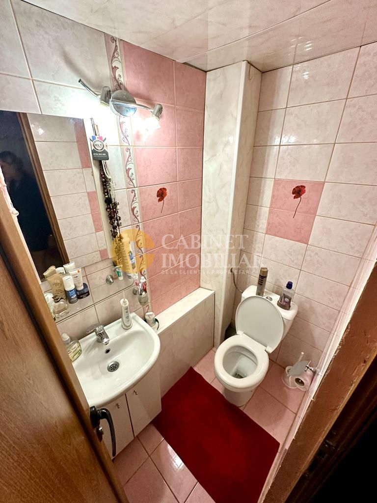 3 Camere Decomandat - Etaj 3 - Zona Nicolina 2- Bloc 1982 - Poză 5