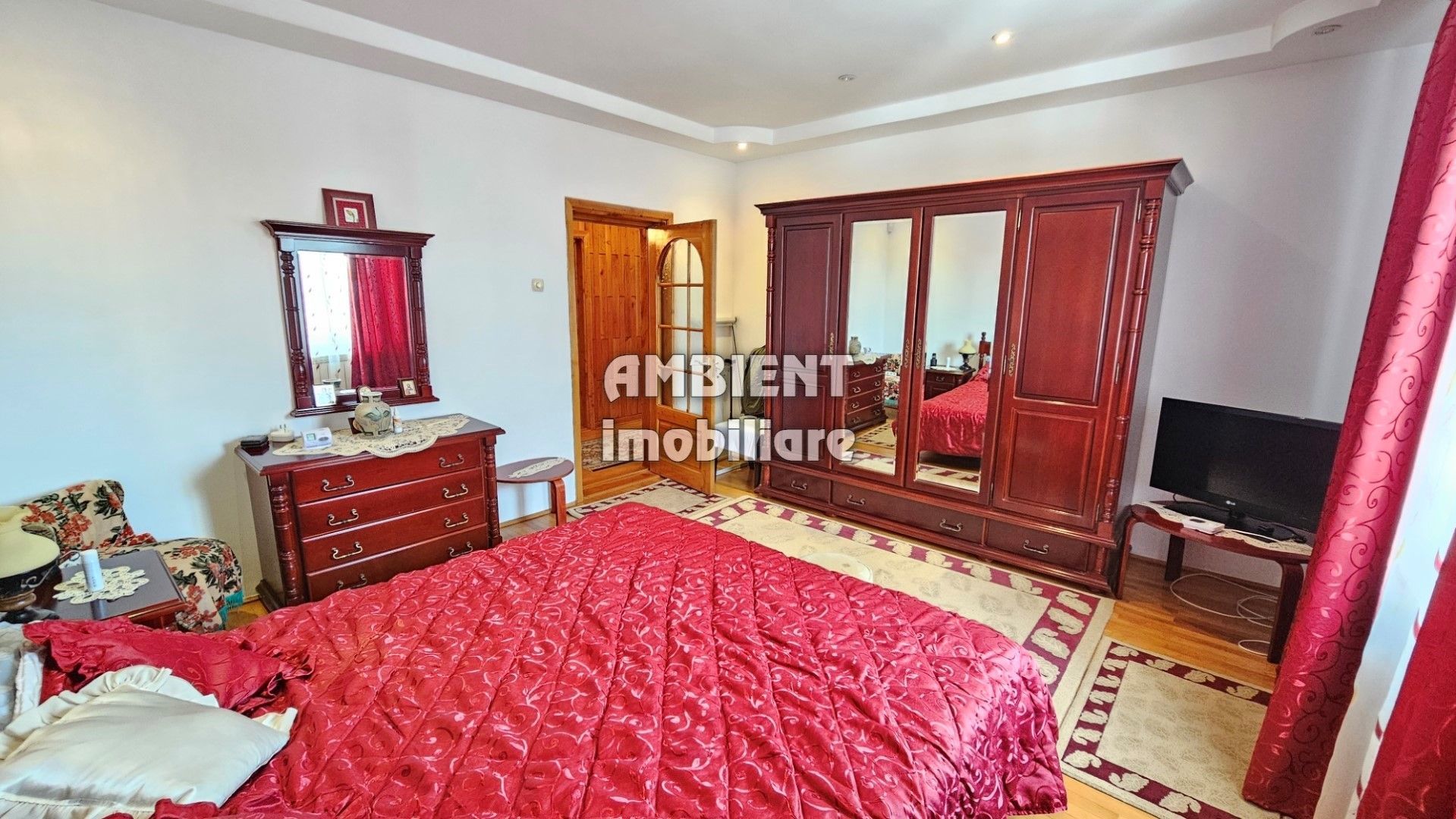 VILĂ P+1E, teren 2.200 mp, zona CASTANILOR; - Poză 9