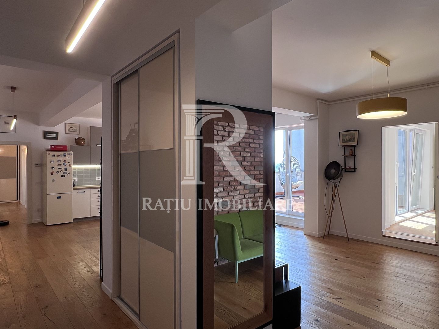 Penthouse cu Design Eclectic | Central | Panoramă Unică | Oradea - Poză 5