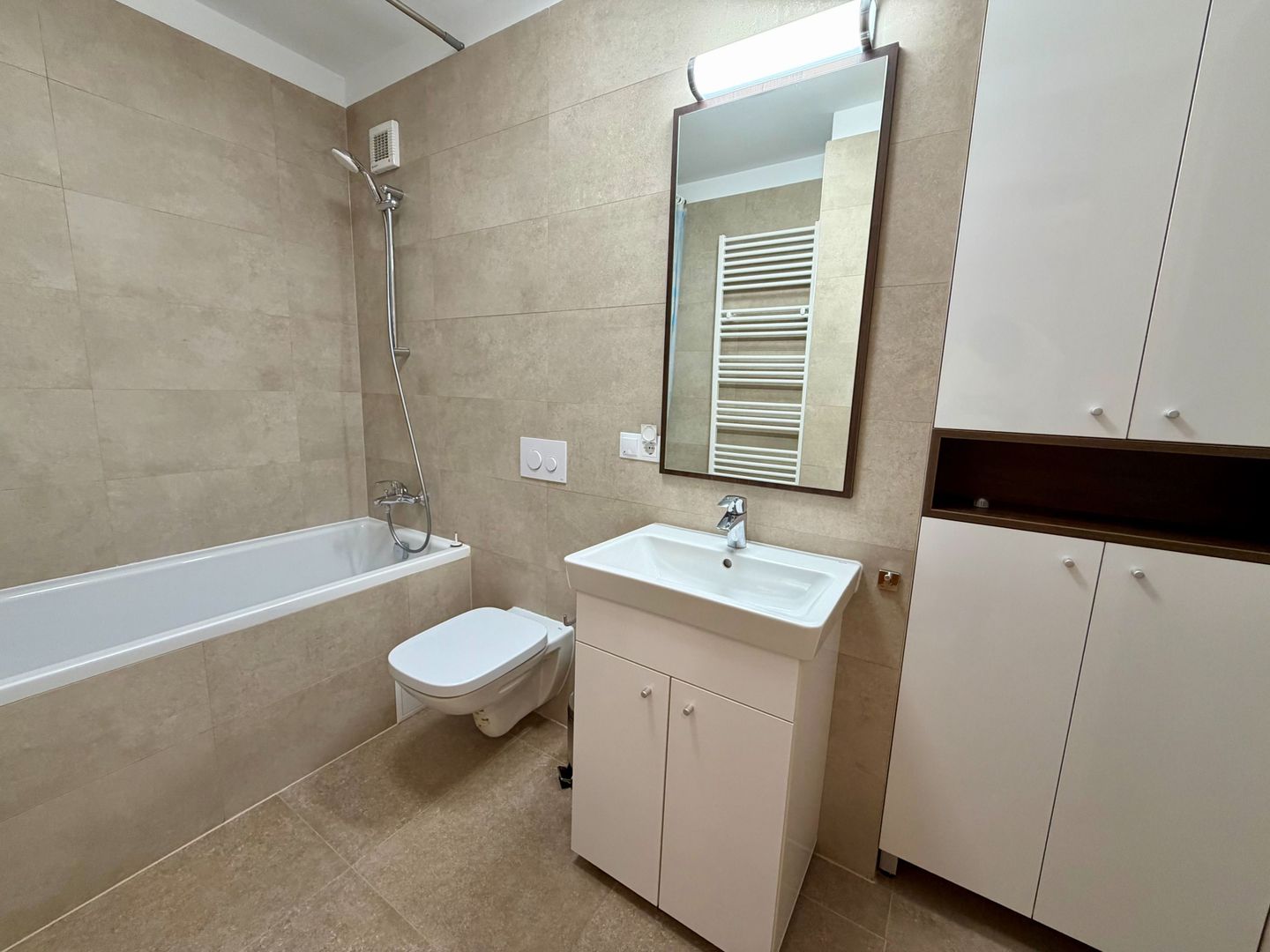 Apartament 2 camere Kasper cu vedere la pietonala - Poză 9