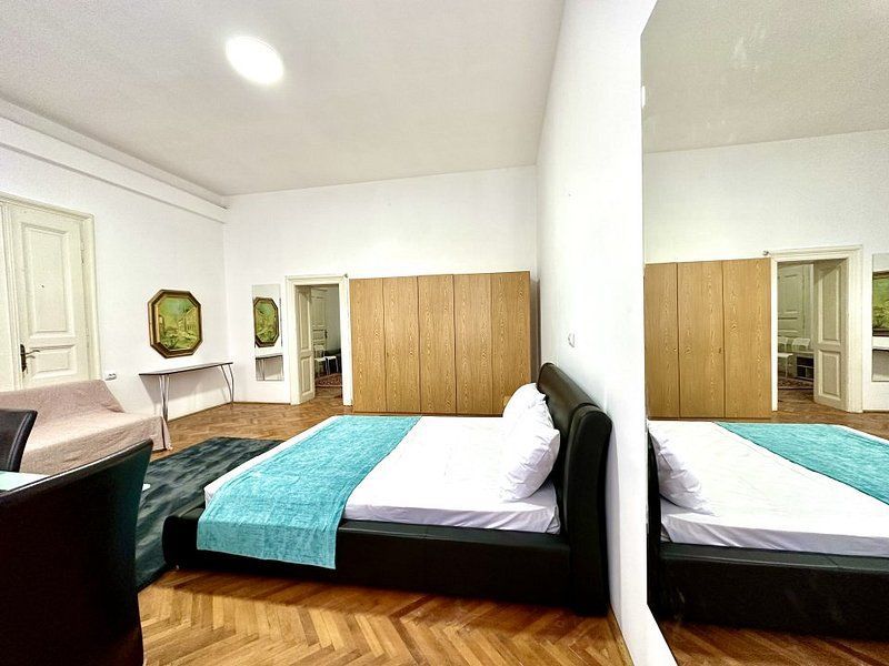 Apartament central, 4 camere - renovat - Poză 1