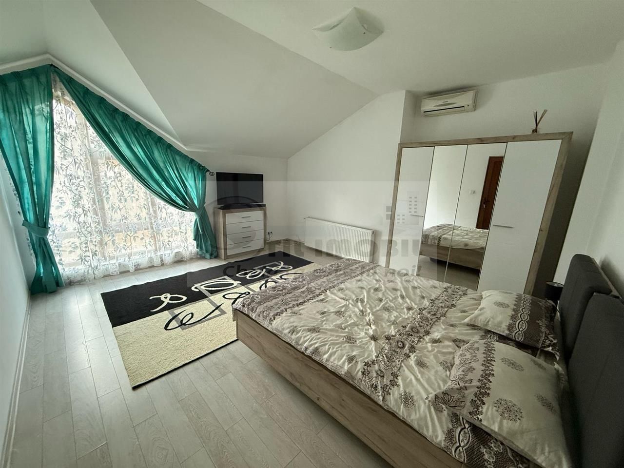 Vila 3 Camere- Zona Bucium- 850 euro - Poză 1