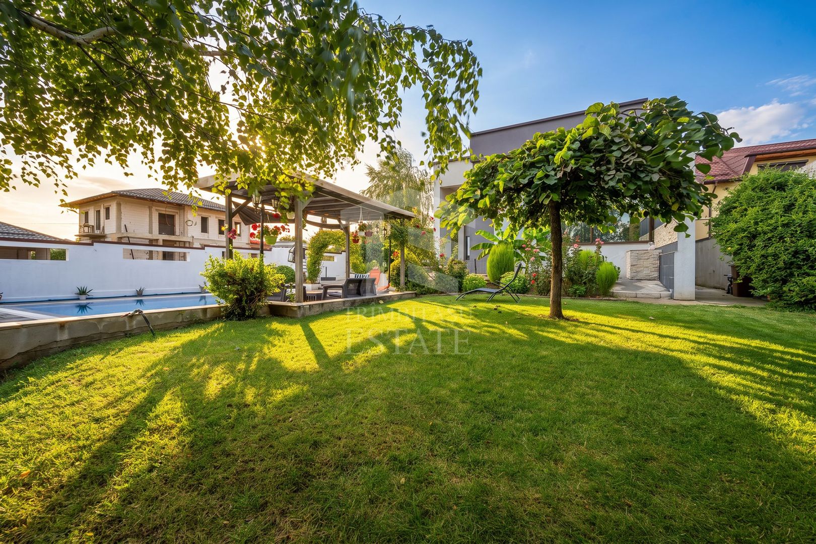 Vilă 342 mp cu piscină și 800 mp teren / 4 dormitoare / Pleașa - Poză 17