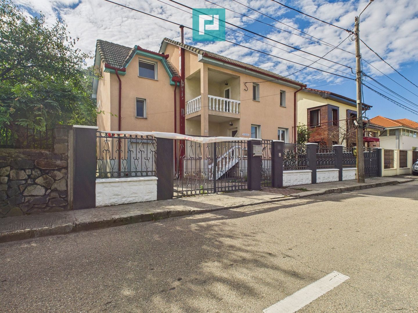 Vilă cu 5 camere pentru investiții în Dumbrăvița - Poză 1