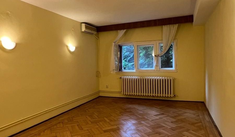 Apartament in vila cu 5 camere si curte proprie | Domenii - Casin - Poză 10