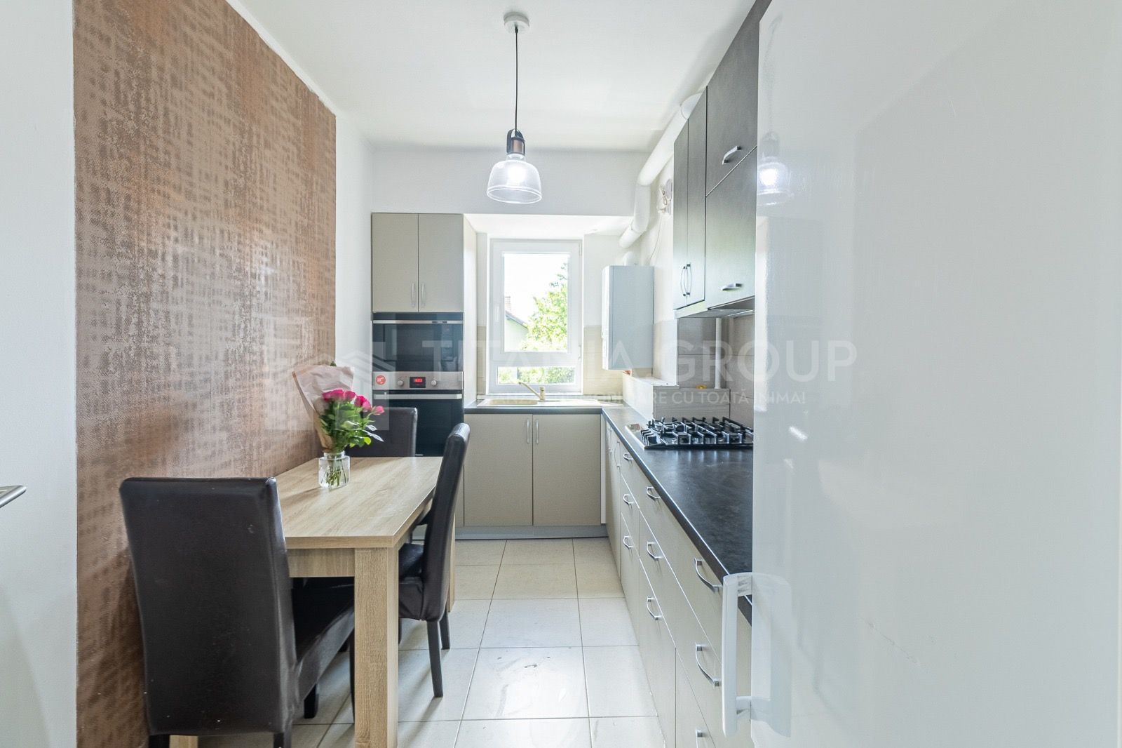 Garsonieră spațioasă, parcare și boxa, contract ANAF, Maurer Coresi - Poză 2