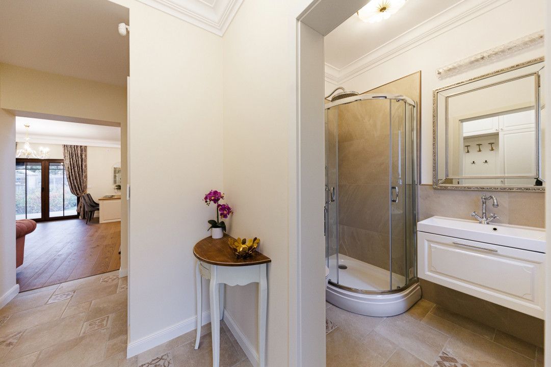 Casa de Lux cu Design Clasic și Piscină la limita dintre Timișoara și Dumbrăvița - Poză 33