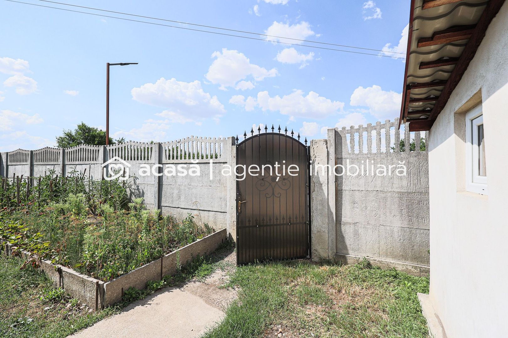 Rezervat Casă renovată cu 3 camere din cărămidă în Gradiste - Poză 3