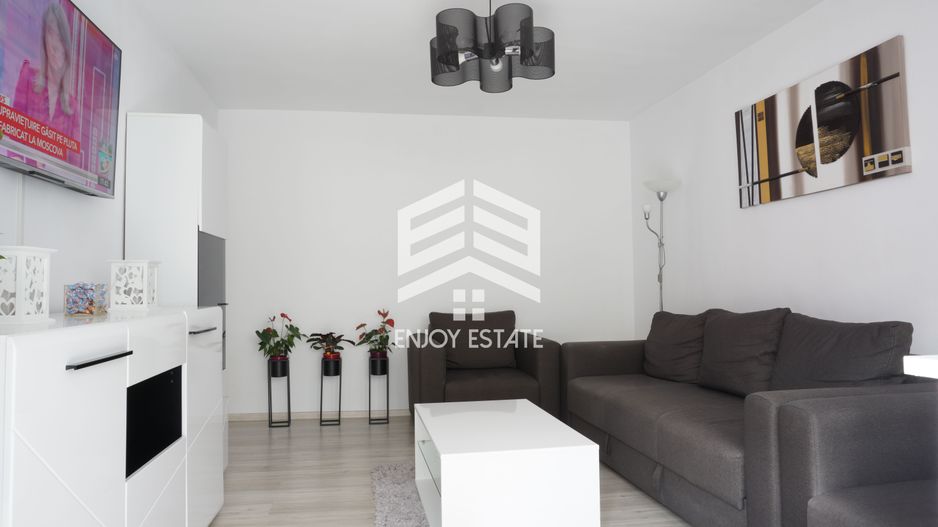 3 camere insorit, 2 bai, parcare si beci in Centrul Civic - Poză 1