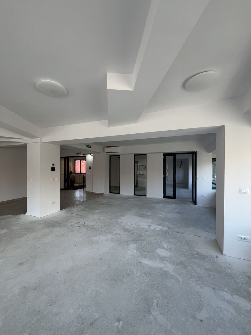 SAD CU VEDERE PANORAMICA - Poză 4