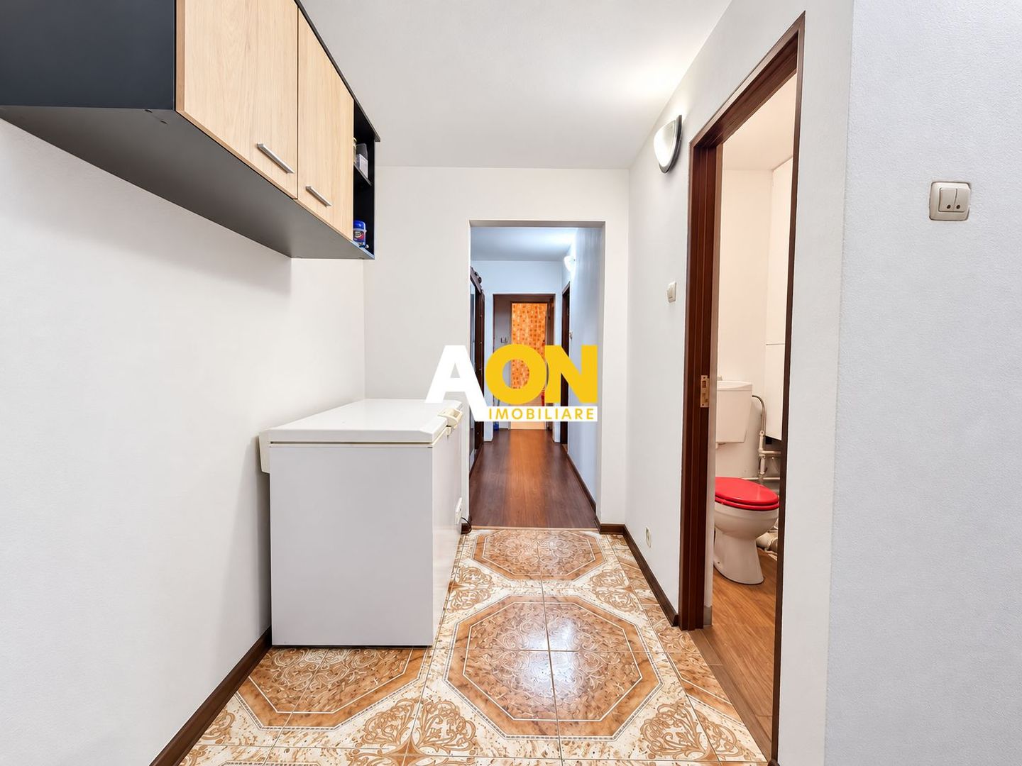 Apartament 3 camere, 2 bai, decomandat, Cetate, zona Liceului Sportiv - Poză 4