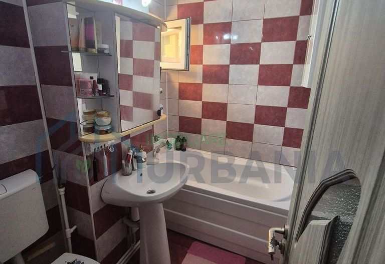 Apartament 3 camere etaj 4 de vânzare – Podu Roș, Aleea Rozelor, - Poză 4