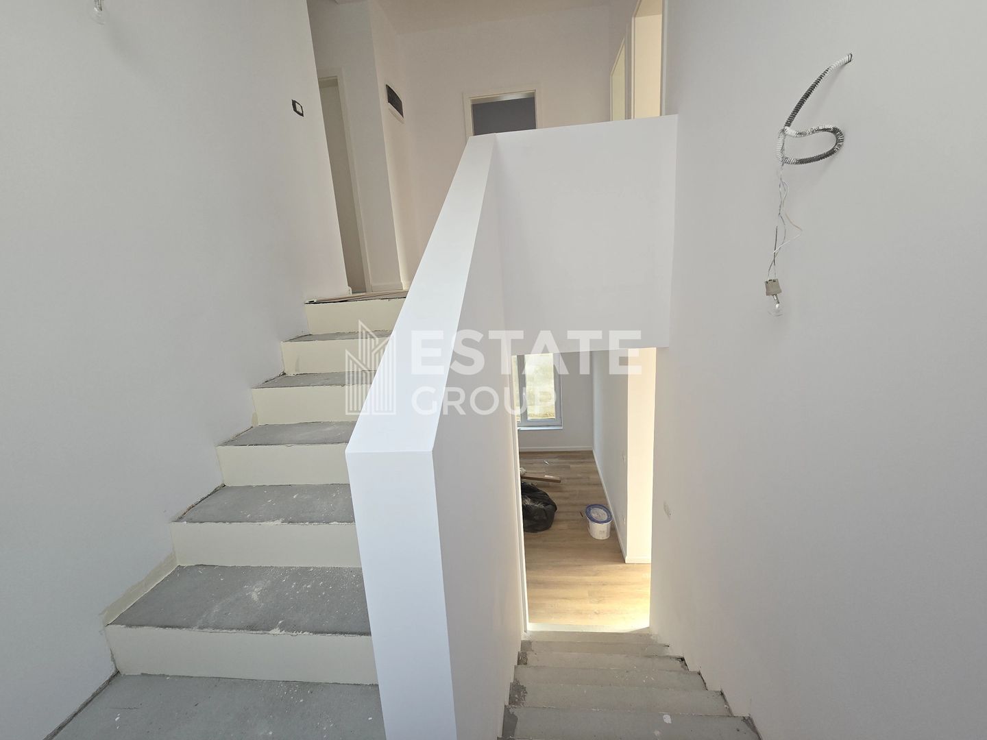 Duplex cu 5 camere despartit prin camera tehnica in Dumbravita - Poză 7