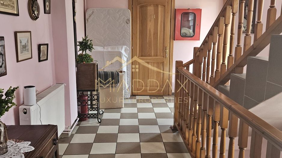 Pensiune 10 camere cu restaurant // Moieciu de Jos - Poză 42