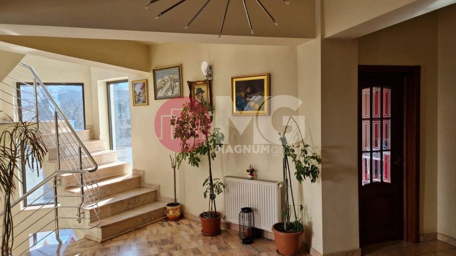 Casă Impresionantă de Vânzare Vitan ideal pentru Locuință sau Business - Poză 3