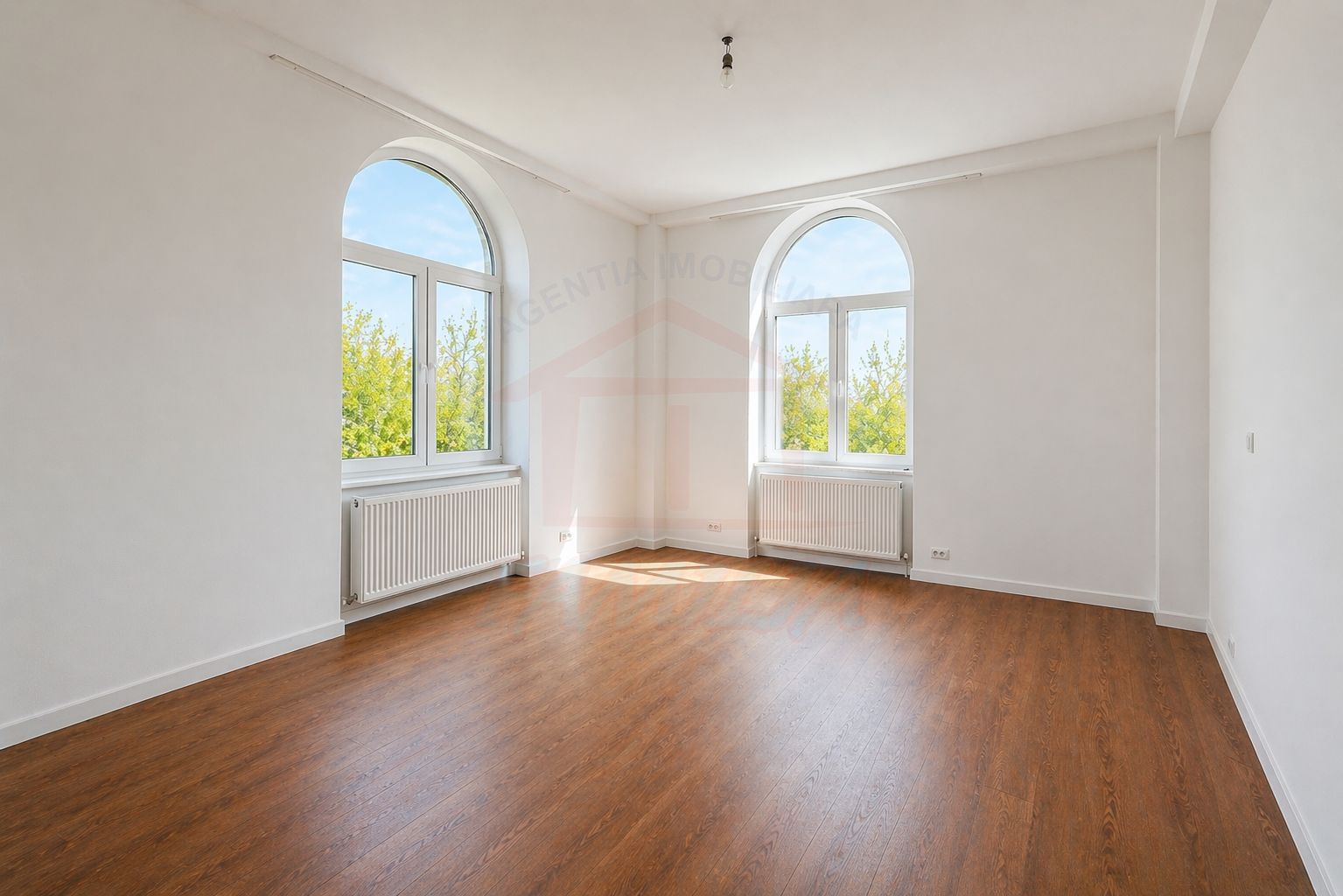Apartament în casă, acces separat,  ultracentral, lângă Primări, Galat - Poză 1