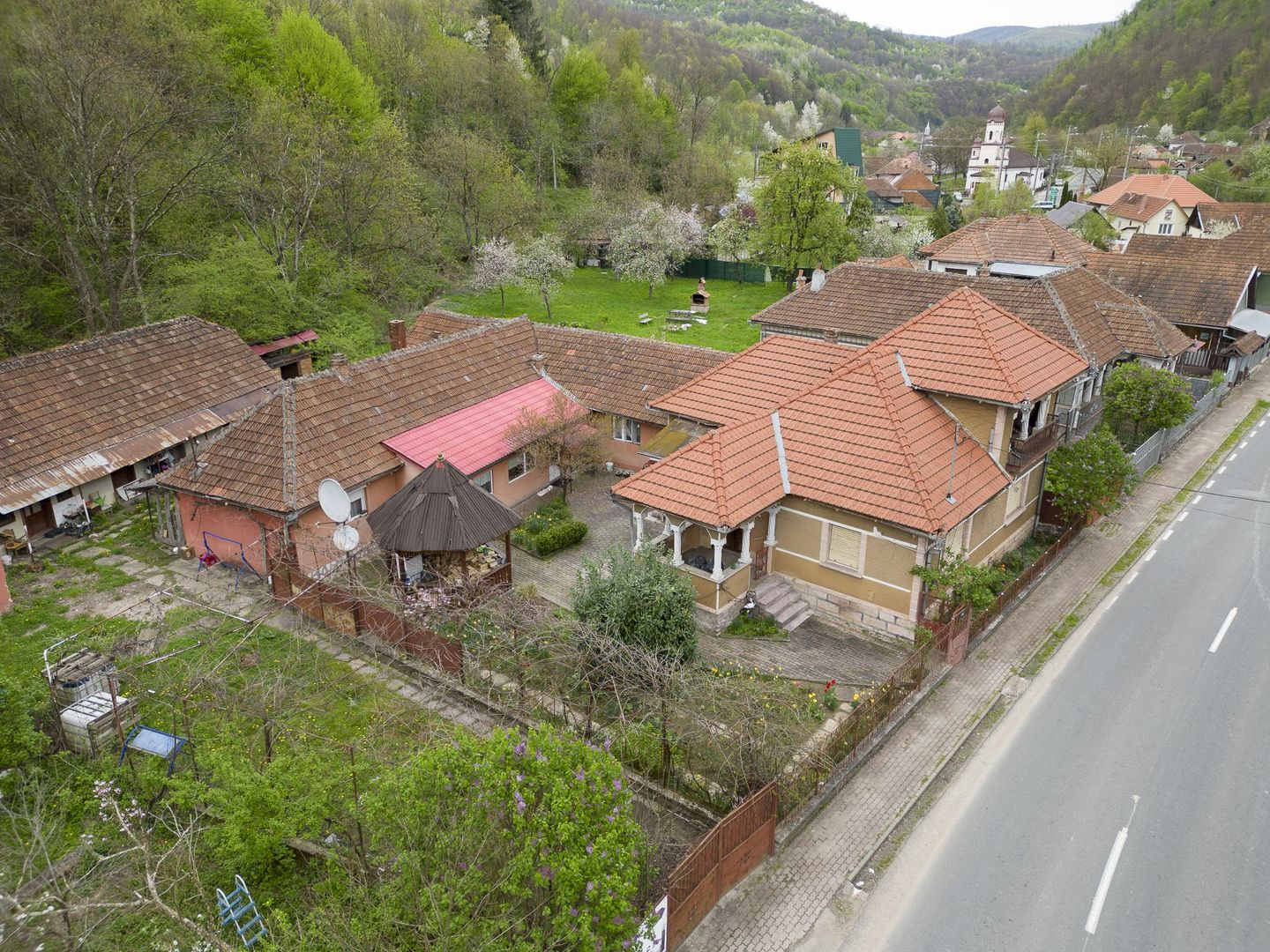 Casă formată din două corpuri în Moneasa - Poză 2