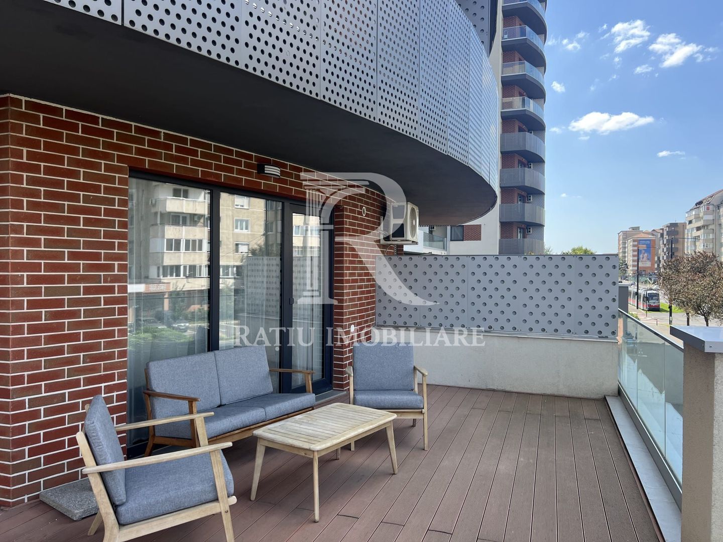 Apartament cu 3 camere | Terasa de 70 mp | Oradea | Bihor - Poză 2