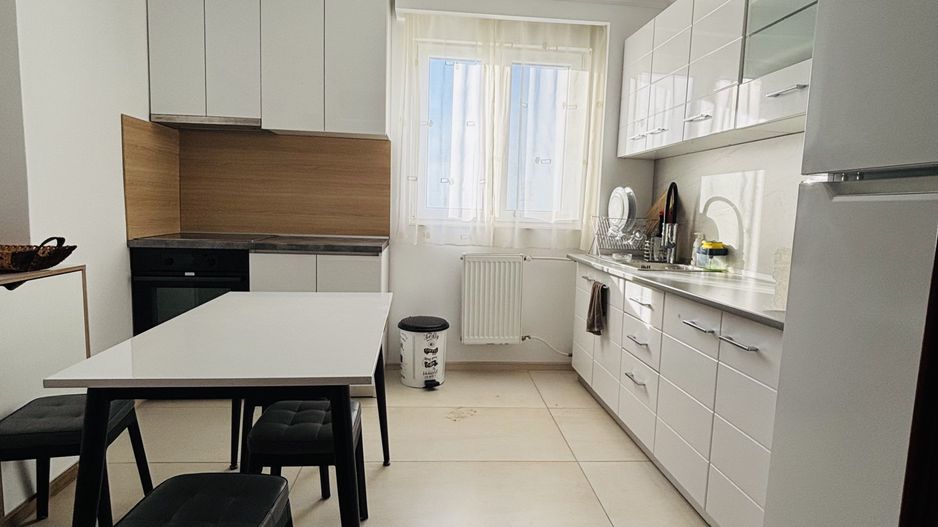 Apartament cu 3 camere, decomandat, Rogerius - Poză 1