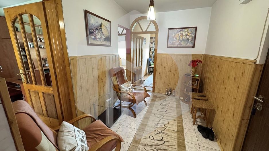 Apartament cu 3 camere / balcon / pivnita / zona Valea Aurie - Poză 1