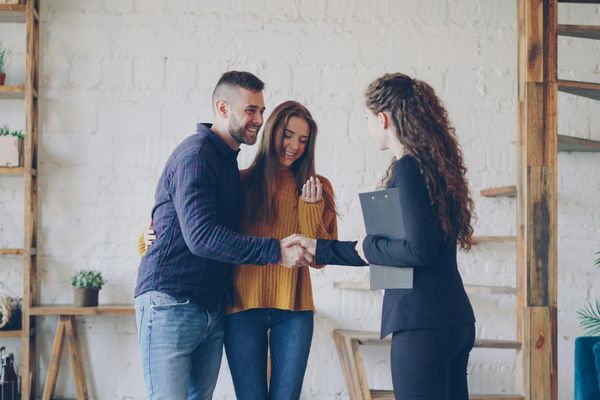 Ce este reprezentarea exclusivă și cum alegi agentul imobiliar potrivit?