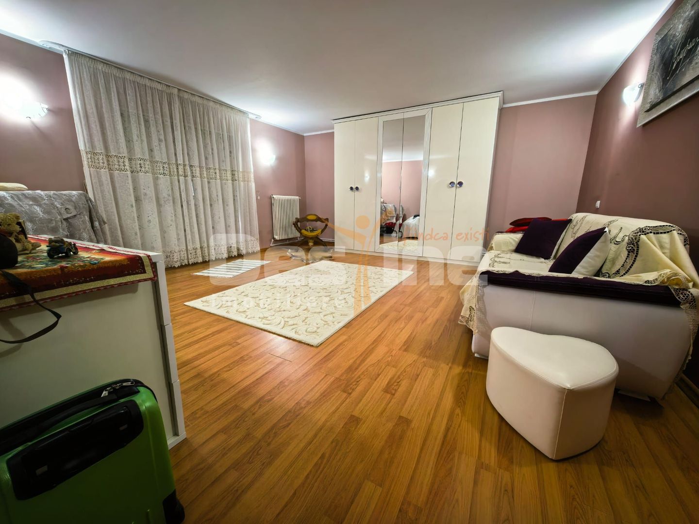 Vila cu etaj si mansarda, teren 7.200 mp, 1.550 mp intravilan - Poză 14
