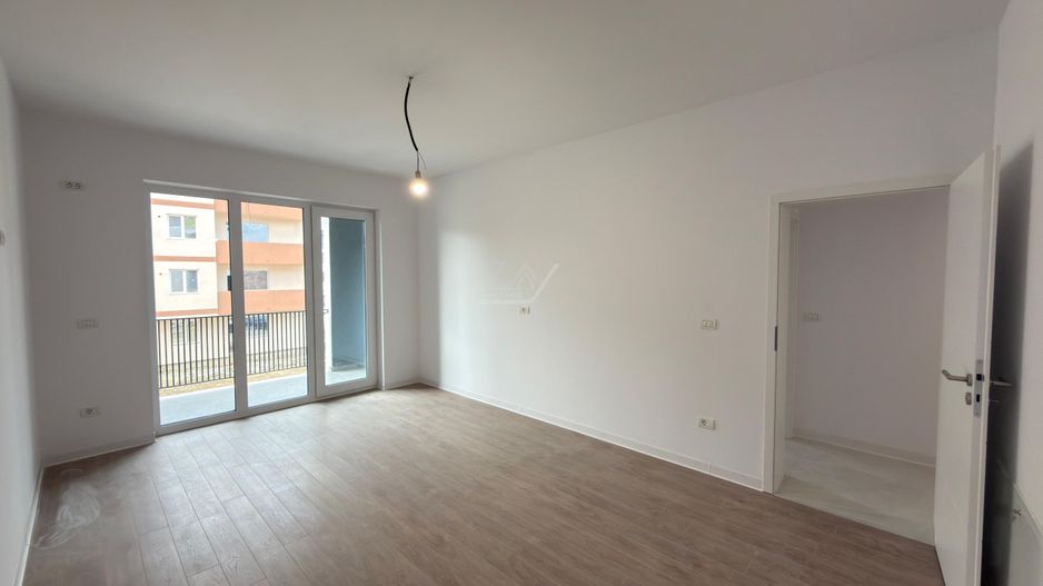 3 camere. Decomandat. Loc de parcare. - Poză 1