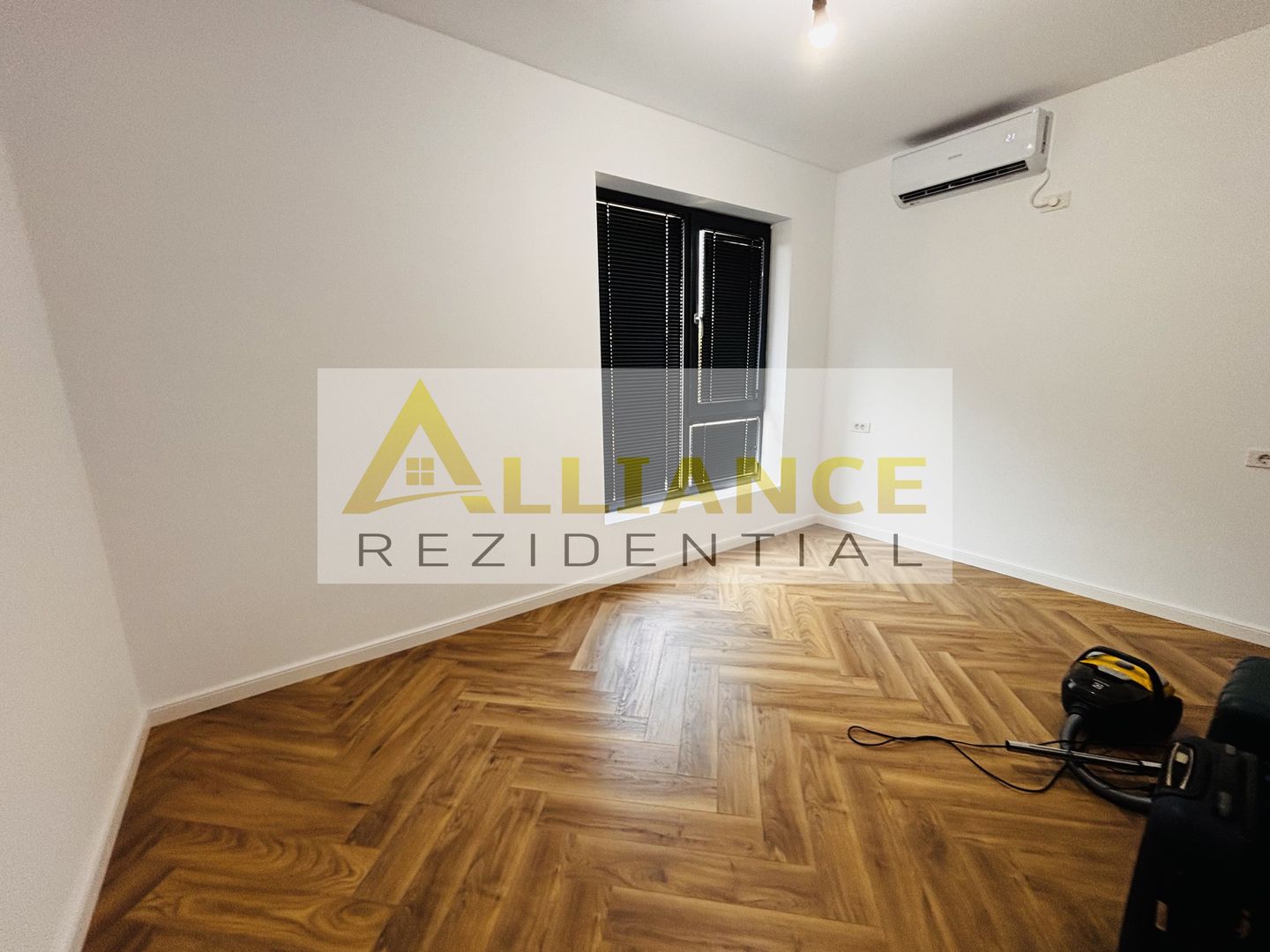 Casa  individuala cu piscina incalzita  5 camere 120 mp utili 280 - Poză 14