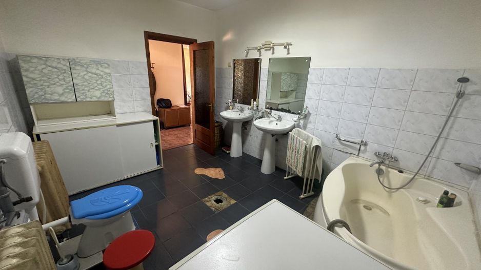 PANTELIMON, APARTAMENT-VILA 1E+M 230 MP, CURTE 516 MP! - Poză 26