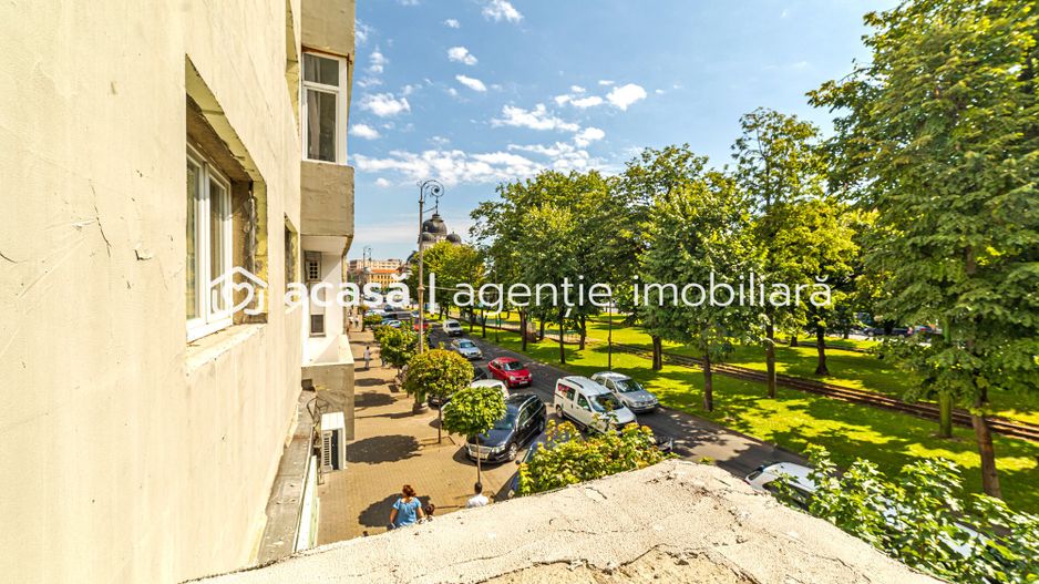VÂNDUT Apartament Arad, zona ultracentrală, b-dul Revoluției. - Poză 2