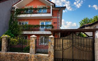 Casa cu 5 camere si 350 mp de teren in spate la parcul Salca - Poză 1