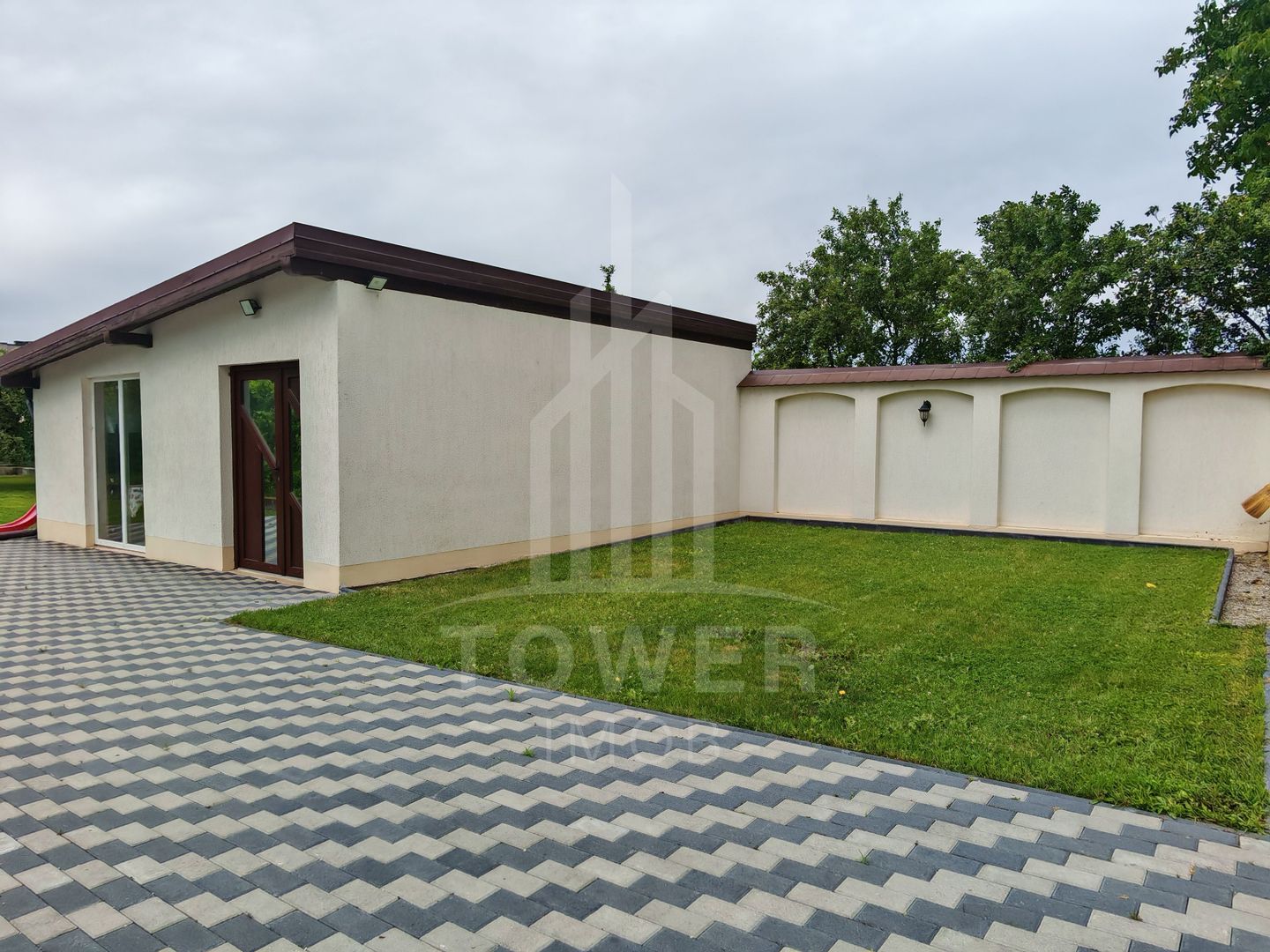 Casă modernă și spațioasă de închiriat în cartierul Gușterița - Poză 5