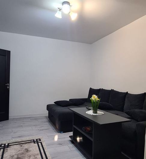 De vanzare apartament cu 3 camere, Piata Centrala, et. 3, 105.000 euro - Poză 2