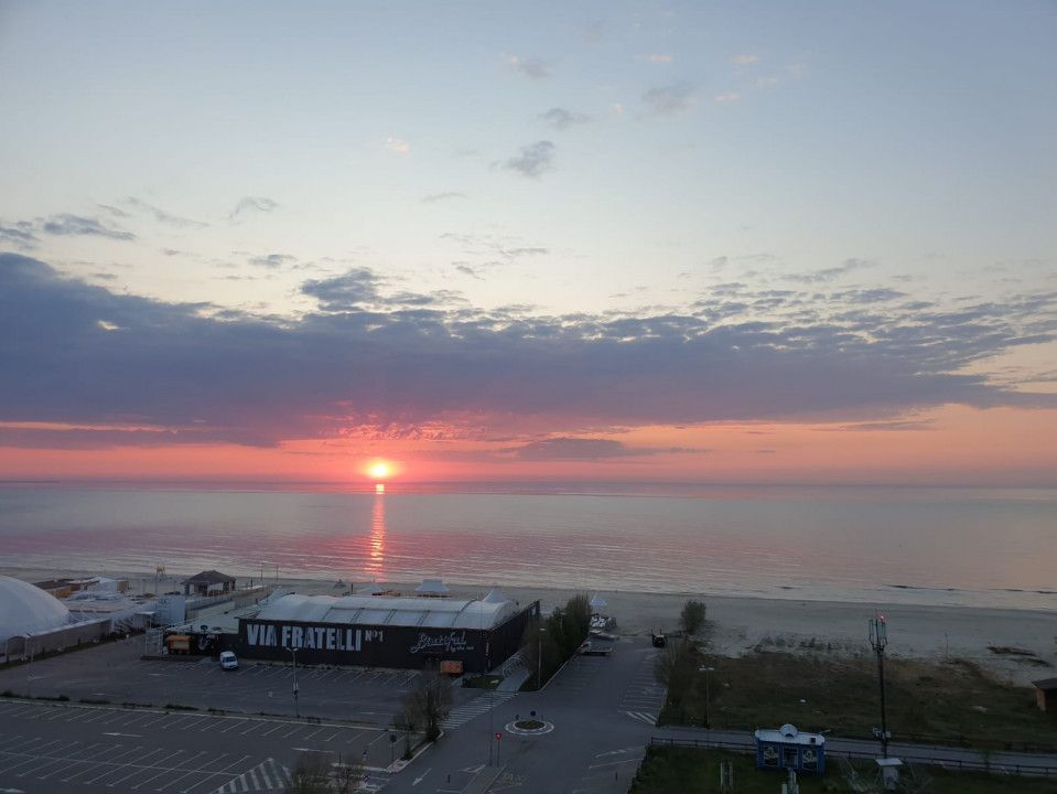 Statiunea Mamaia -UNICAT- Penthouse 220 mp cu vedere frontala la mare si jacuzzi - Poză 1