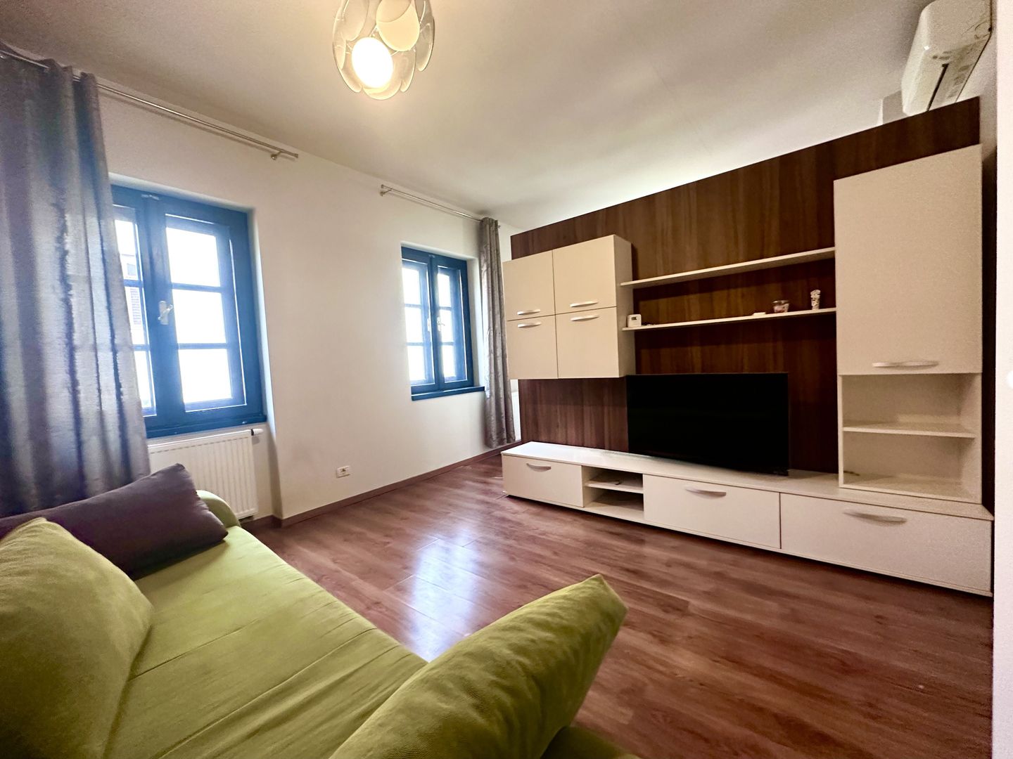 Studio boem de închiriat în zona ultracentrală a Timișoarei - Poză 1