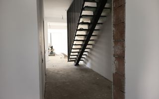 Vila impozanta, aspect deosebit, configuratie tip duplex, view, Brasov - Poză 4