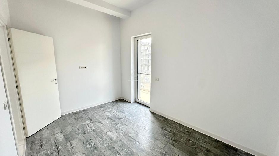 Etaj 1. Bucatarie inchisa. Drum asfaltat. Loc de parcare. - Poză 8