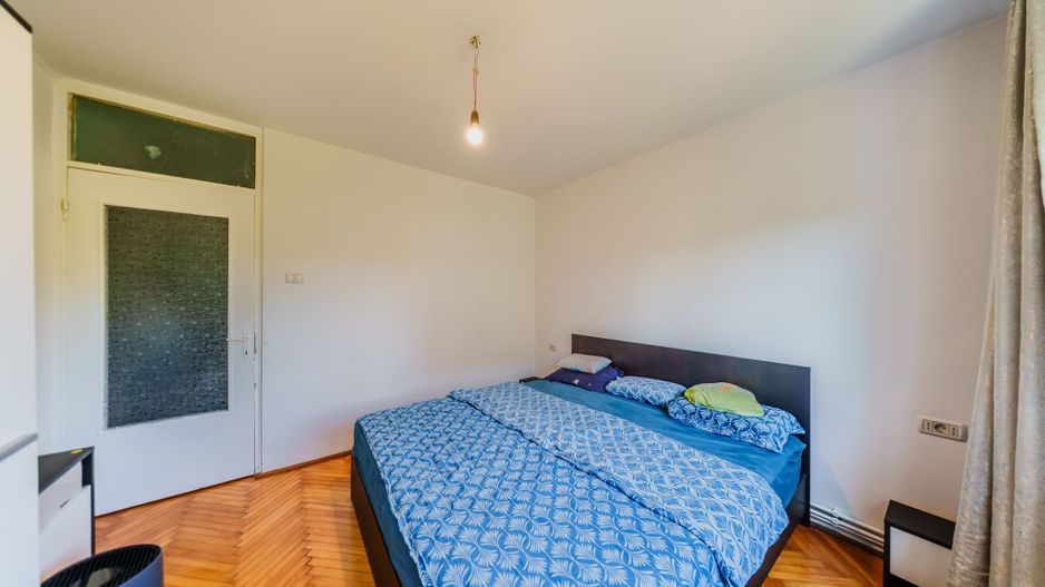 Apartament 2 camere, zona 300, decomandat, etaj 1 - Poză 8