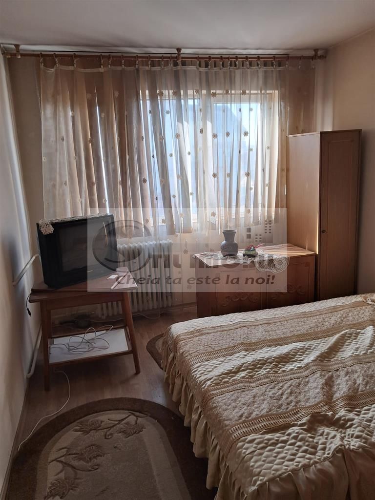 Apartament 2 camere Semidecomandat mobilat utilat zona Tatarasi Nord 85000 euro - Poză 4