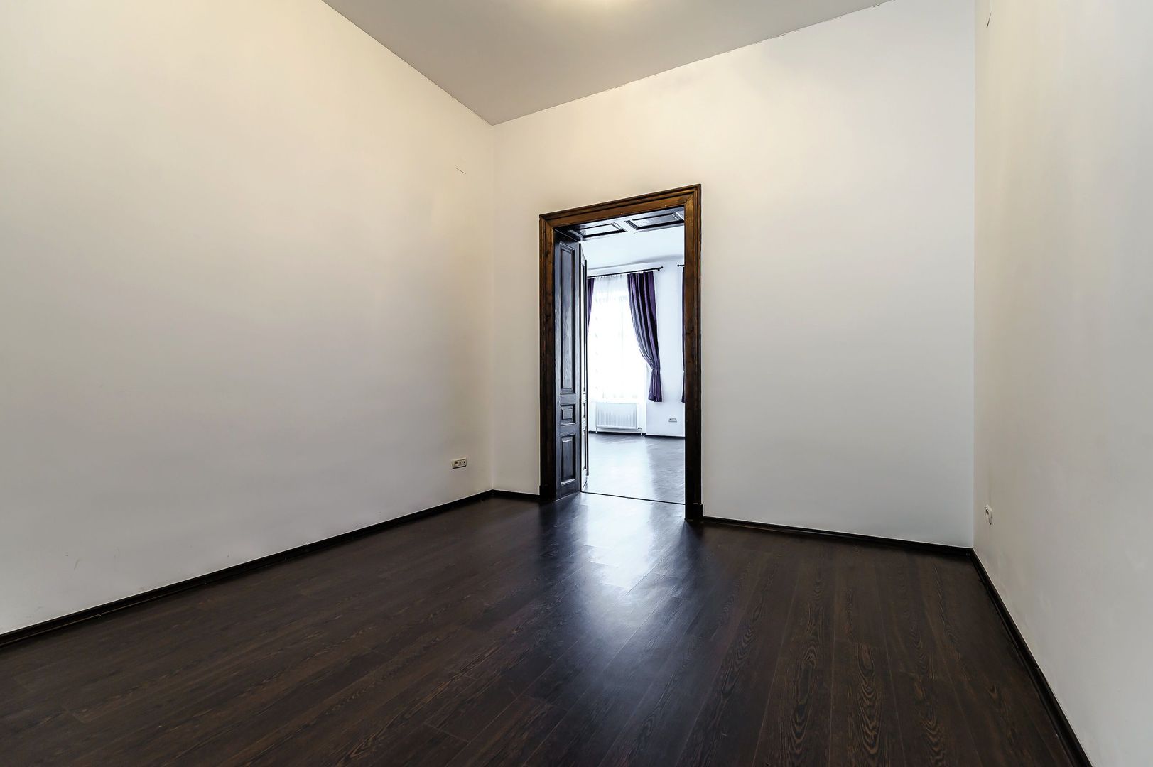 De închiriat: Spațiu ultracentral, renovat - Poză 4