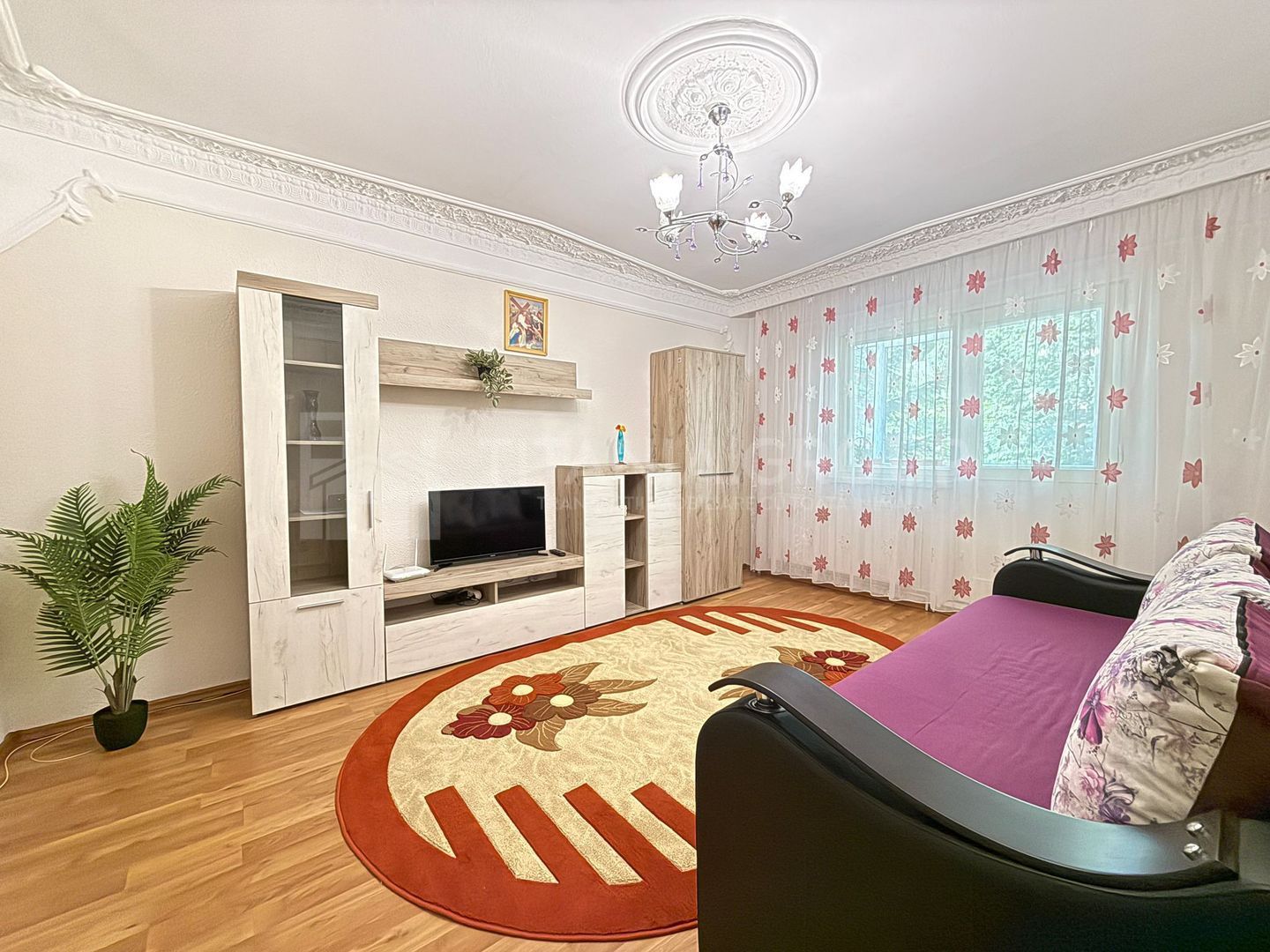 Apartament cu 2 camere, 2 bai, decomandat, etaj 1 - zona Racadau - Poză 2