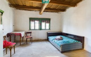 Casă rustică de vânzare în Tauț - Poză 5