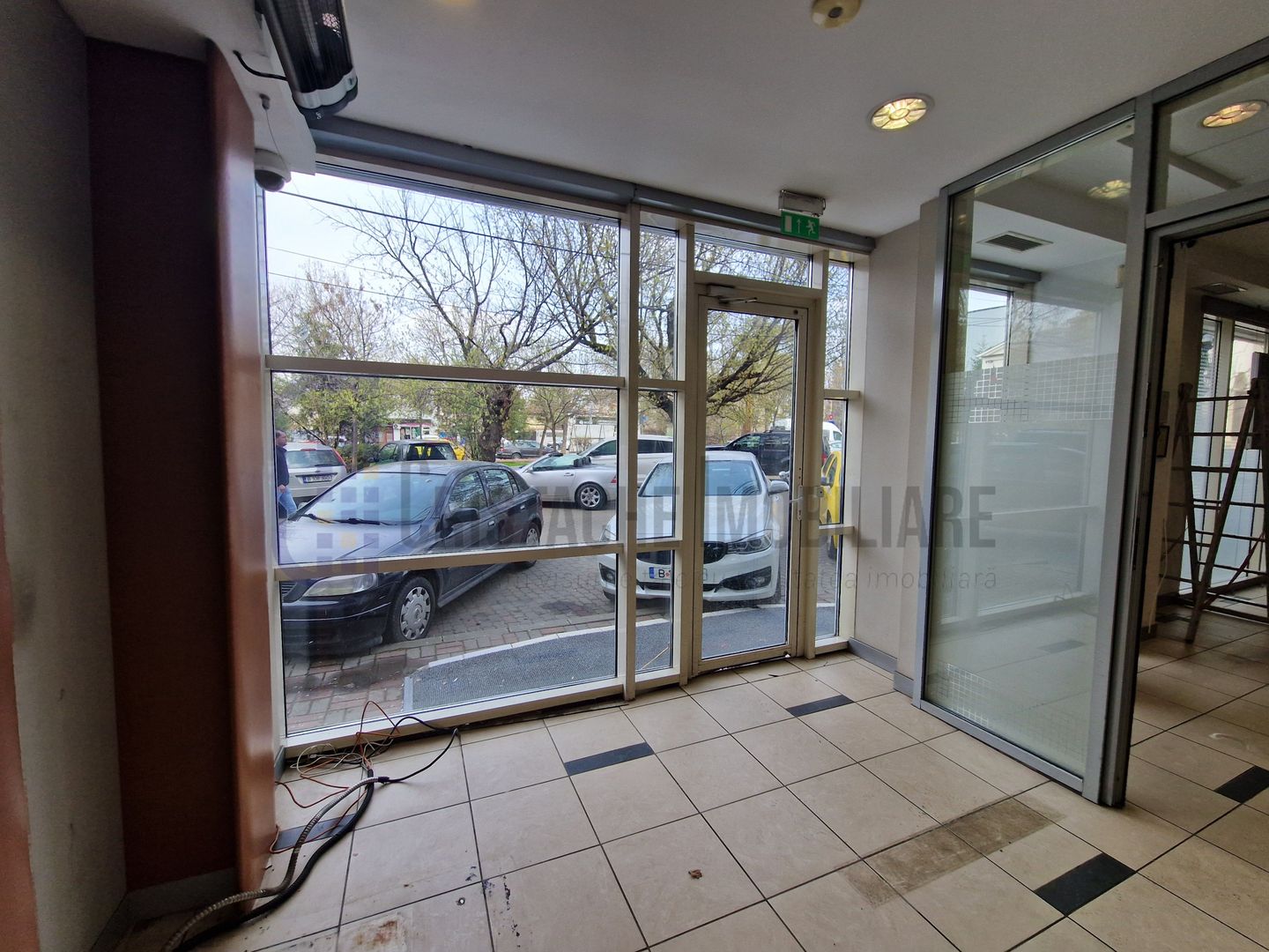 Spatiu comercial la parterul RECOM, P-ța Muncii - Poză 5