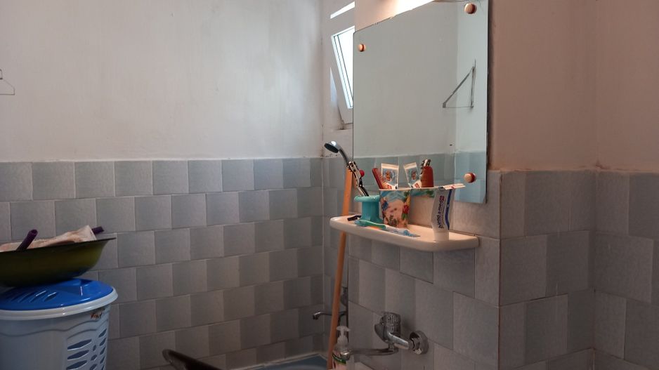 ageuropa.ro vinde ap 2 cam 40mp la etajul 4 în Carpați 1. - Poză 2