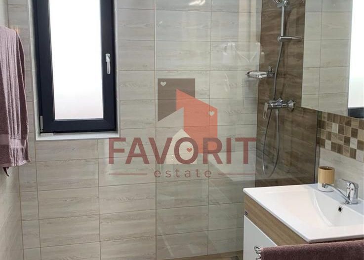 Terasa generoasa. Modern amenajat. - Poză 10