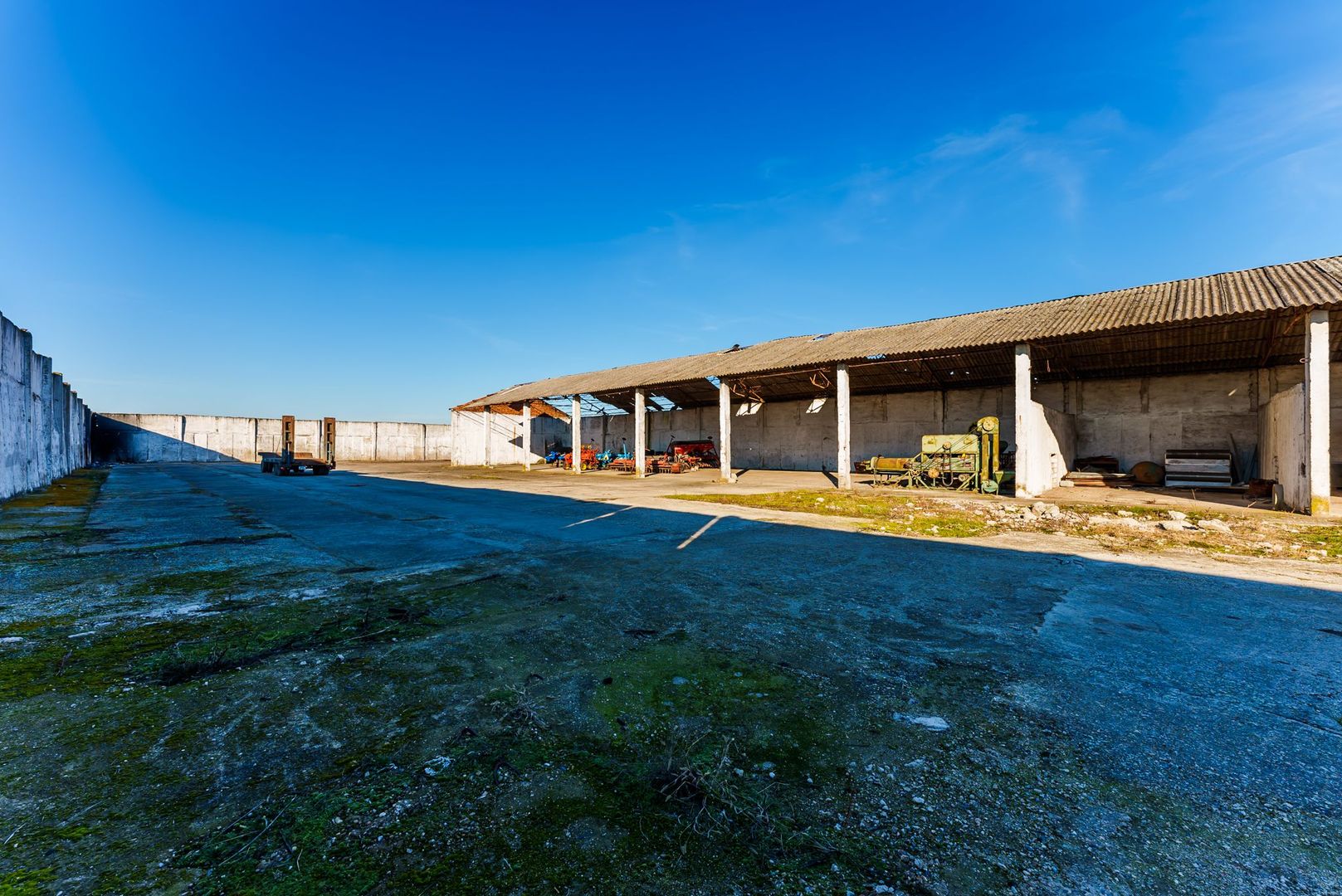 Platformă betonată lângă Autostrada. - Poză 4