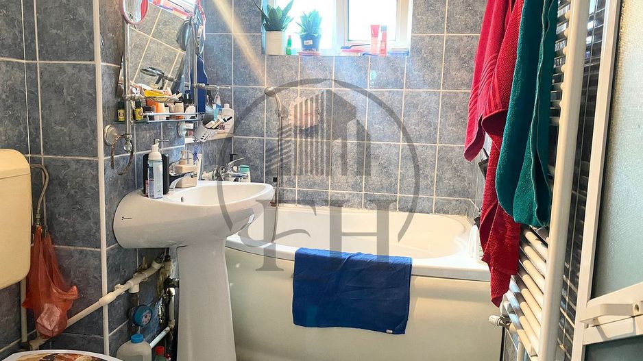 SOLD / VANDUT Apartament 3 camere de vanzare CET - Poză 2